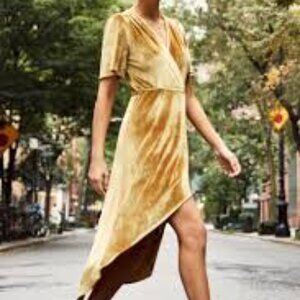 ✅ LULU'S Amour Golden Yellow Velvet High-Low Wrap Dress LARGE